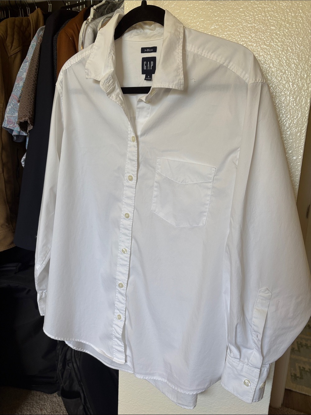 GAP Women's White Button-Up Shirt